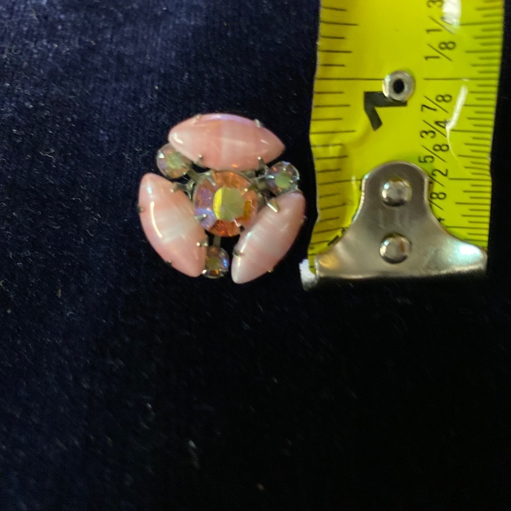 Vintage Weiss pink cabochon stones and facet stones clip on earrings - Picture 4 of 5